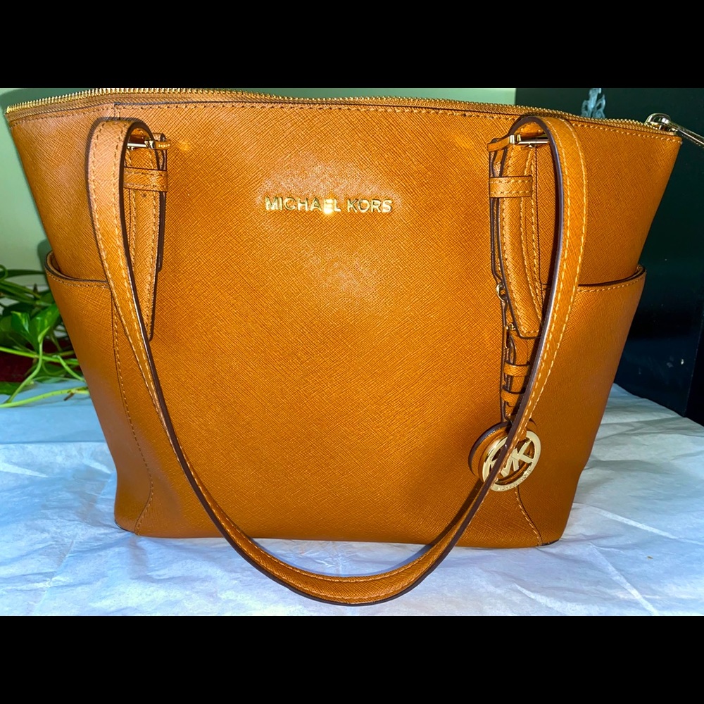 AUTHENTIC MK JET SET TRAVEL SHOULDER PURSE